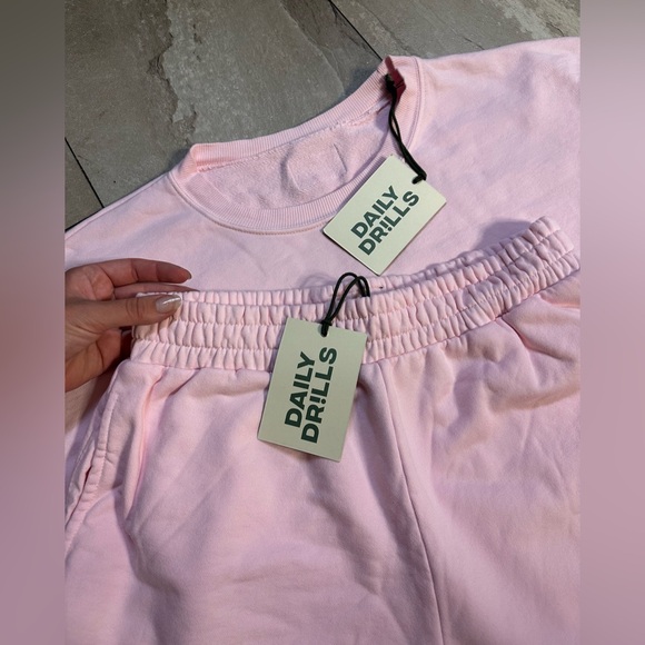 Daily Drills Cropped Sleeve Crew & Super Shorts Set in Cupid - Picture 4 of 8